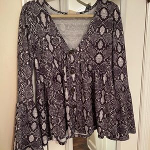 Snake print bell sleeve flowy top. Size medium